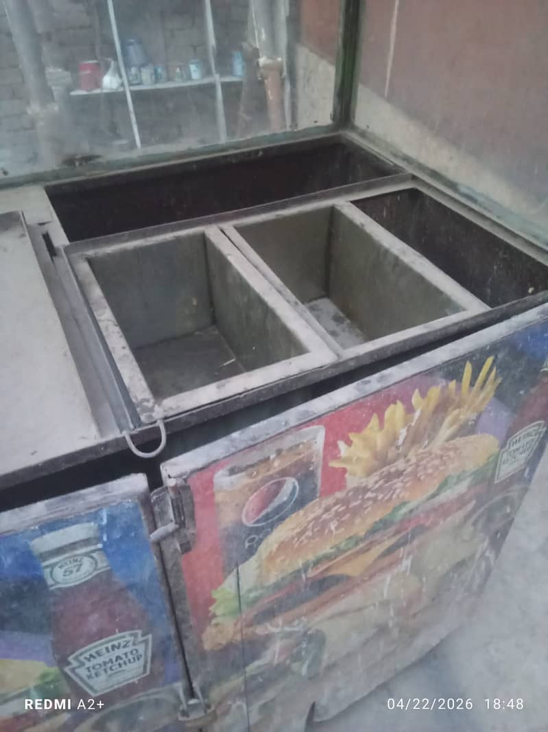 دو زنگر برگر والی جالیاں مکمل سیٹ صاف شیشے بہترین condition 0