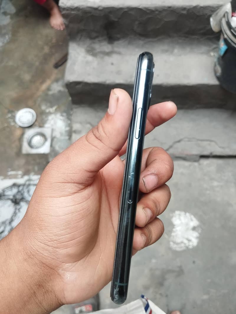 iPhone 11 pro 4