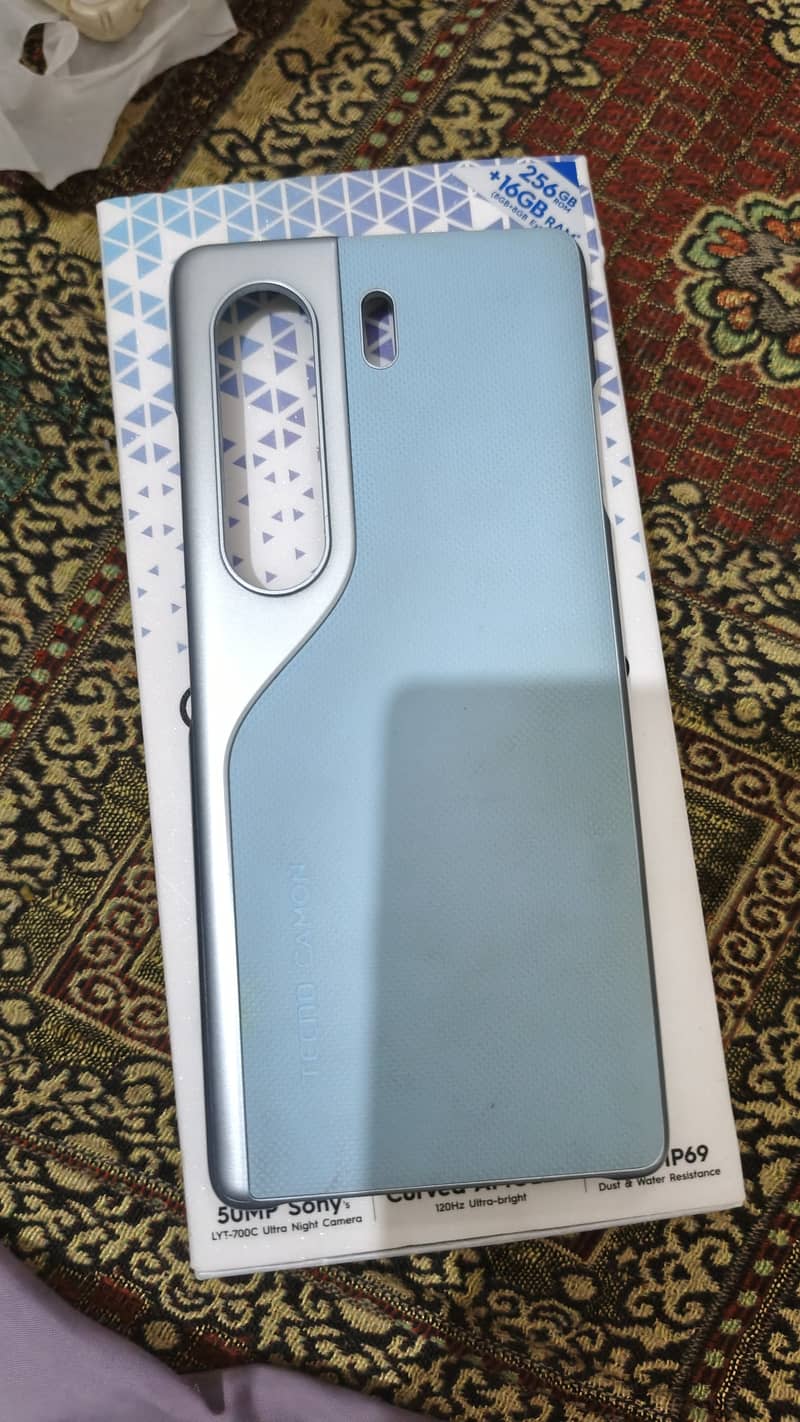 Tecno CAMON 40 Pro 1