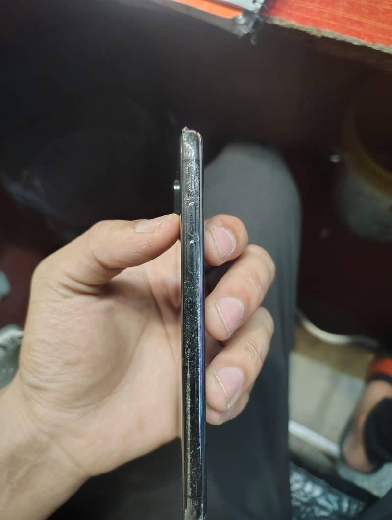 Apple iPhone X 3