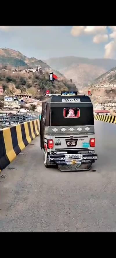 sazgar rickshaw showroom condition