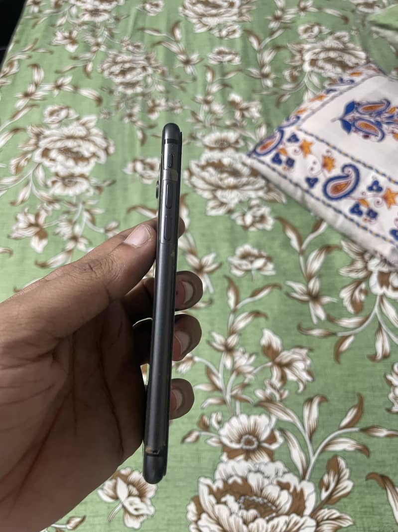 Apple iPhone 8 3