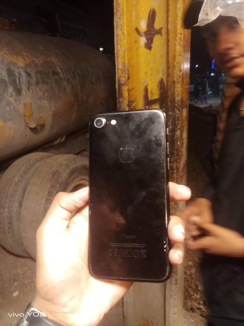 Apple iPhone 7 1
