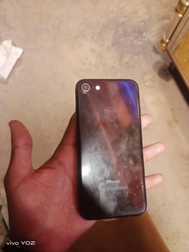 Apple iPhone 7 2