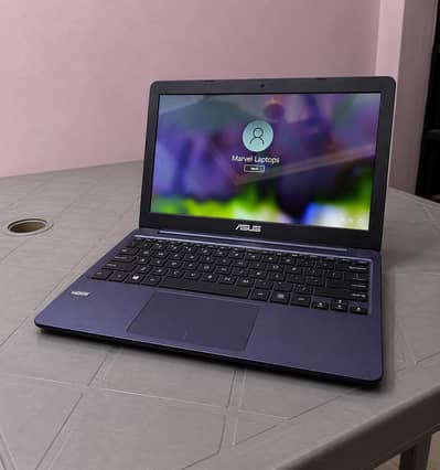 Asus Intel 8th Gen 4GB 64GB