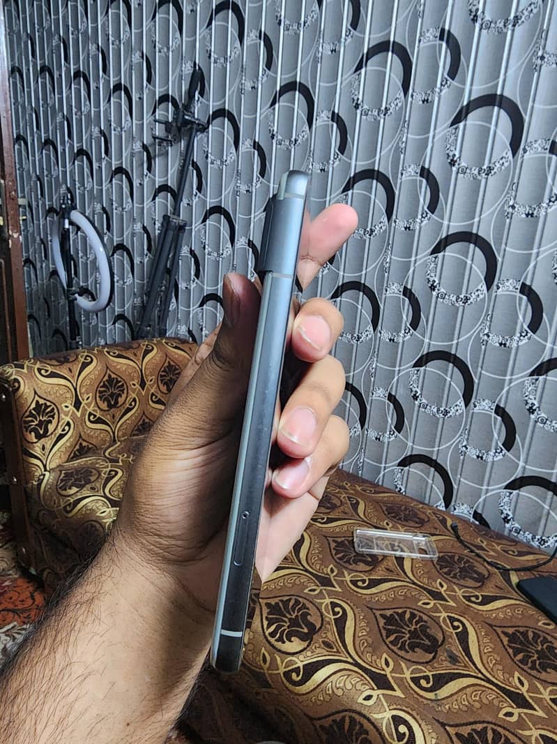 Google Pixel 8 6