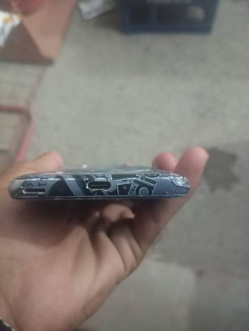 Sharp Aquos R2 3