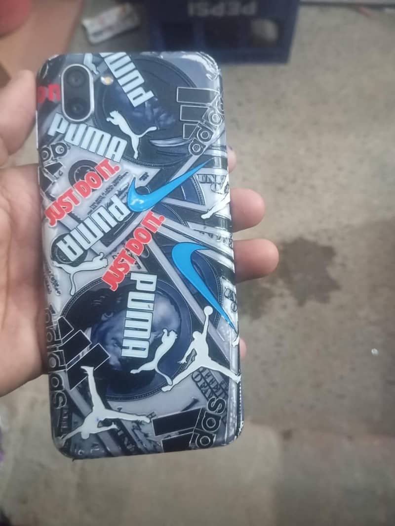 Sharp Aquos R2 4
