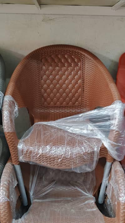 plastic chairs 6 chairs 1 table