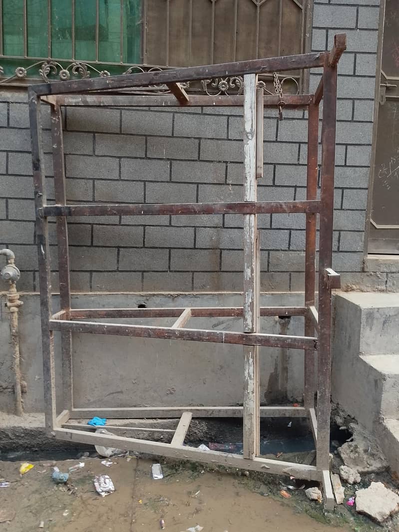 mirror stand 0