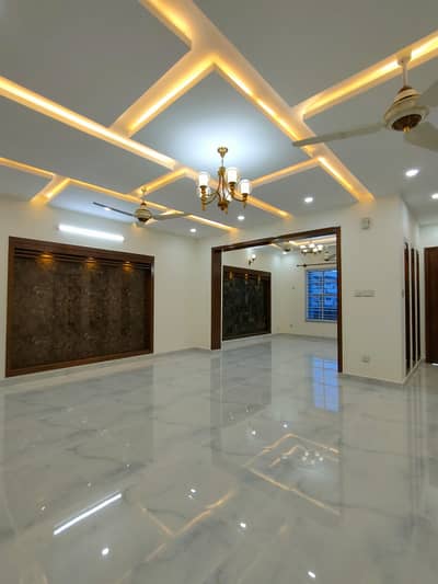 Ground Floor For Rent in G-13 (10 Marla)