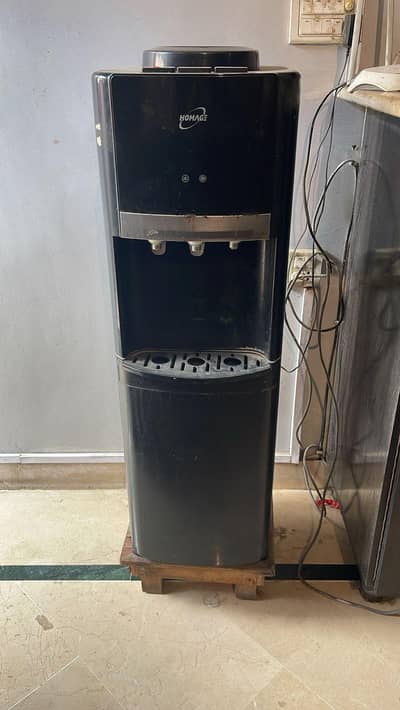 Homage water dispenser