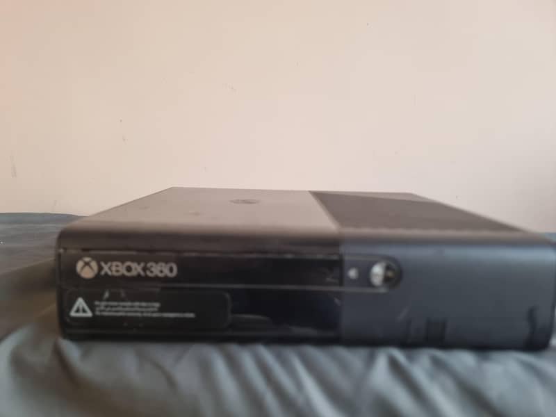 Xbox 360 E 0