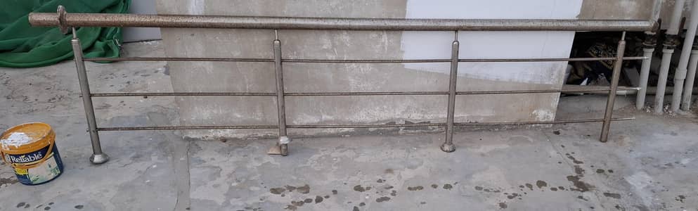 Heavy Duty Stainless Steel Railing / Grill (7.5 Feet)