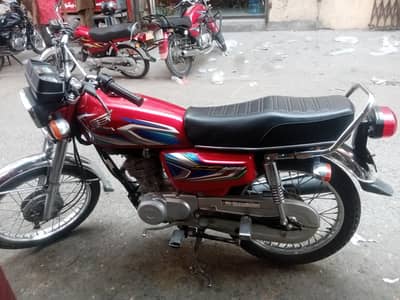Honda 125 Red color for sale Clear documents
