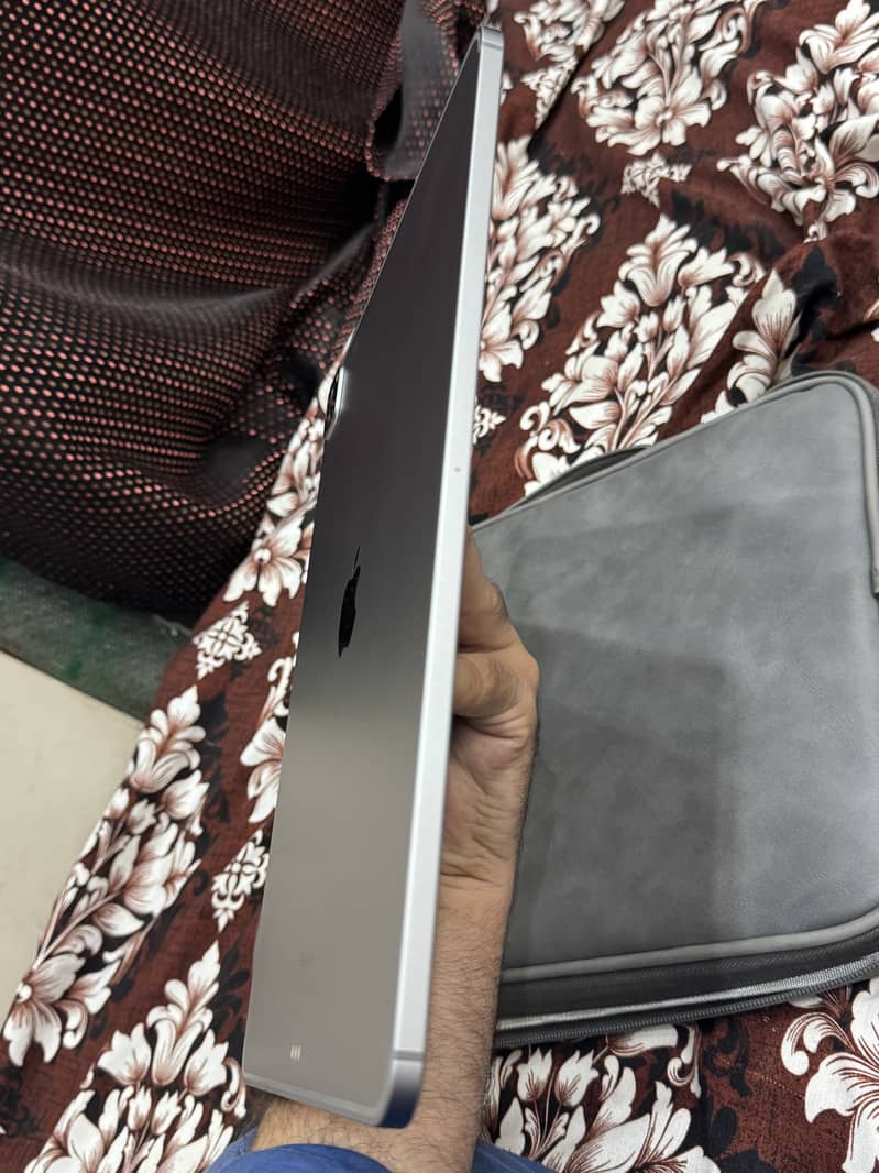 Ipad pro M2 128Gb celullar 4
