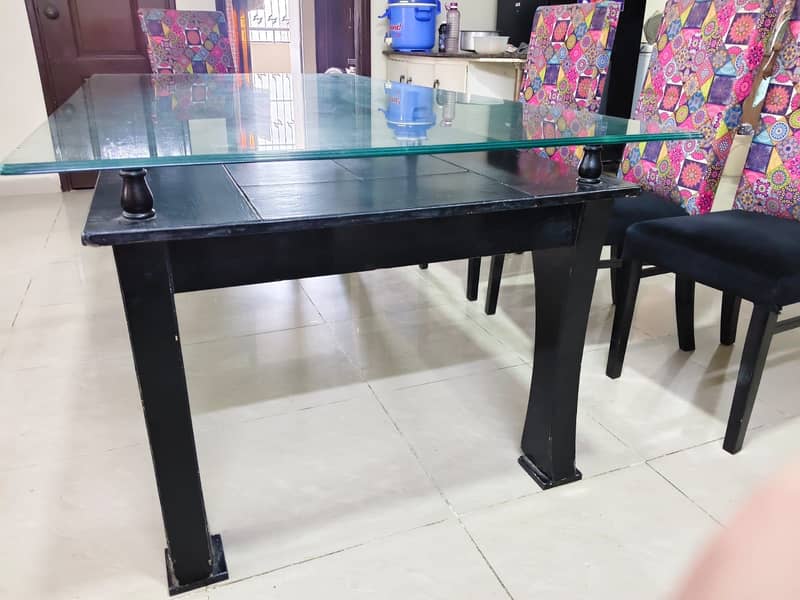Dining table 0