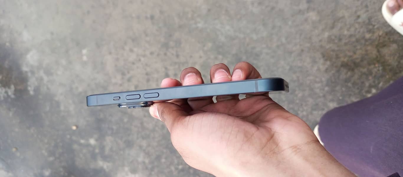 Apple iPhone 14 3