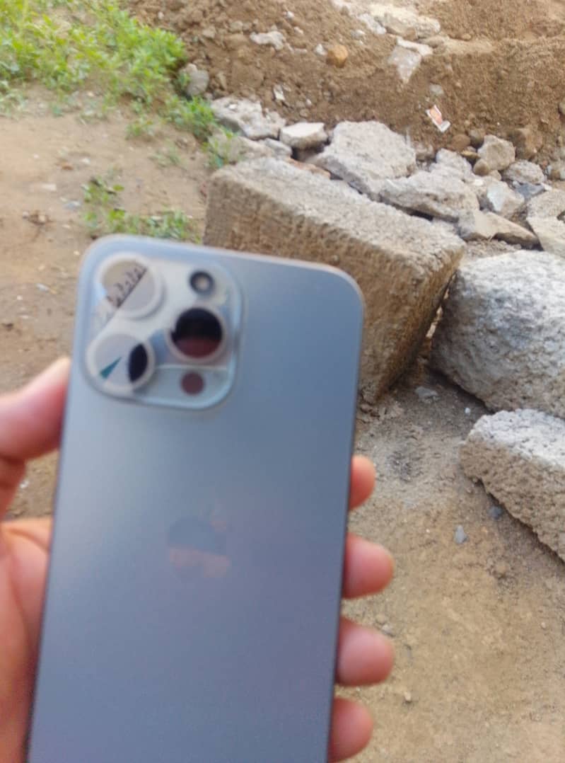 Iphone 15 pro max 3