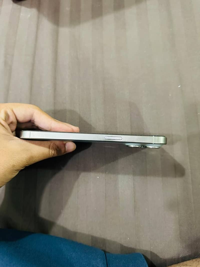 iPhone 15 pro max 4