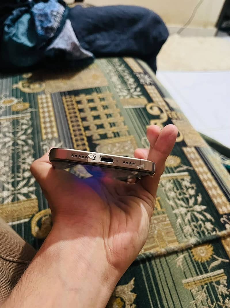 Iphone 16 pro max 3