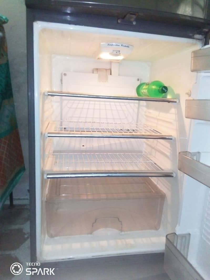 dawlance medium refrigerator 2