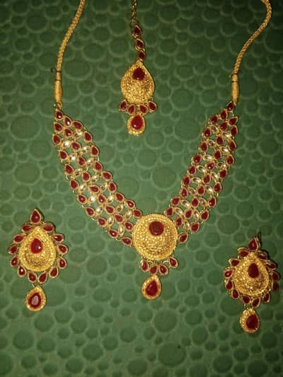Beautiful gold-tone Red and Kundan choker necklace set