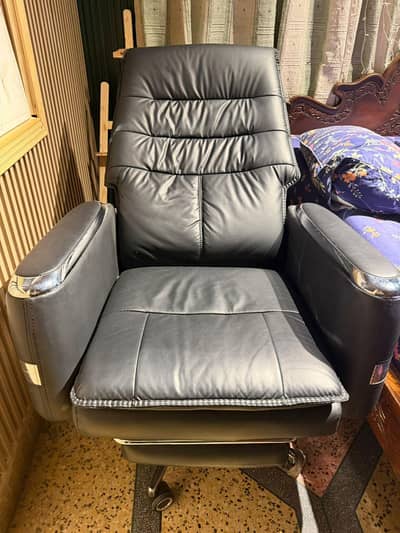 Lunar Executive Chair
