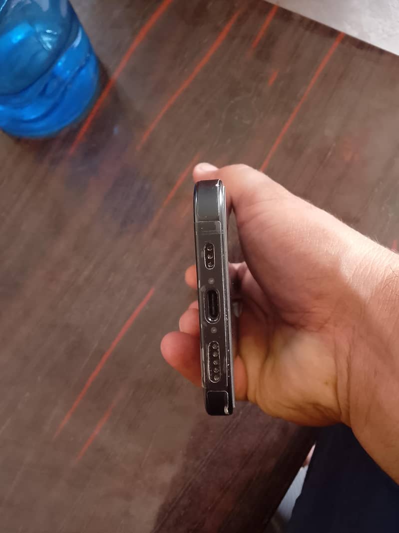 iphone 16 pro 4