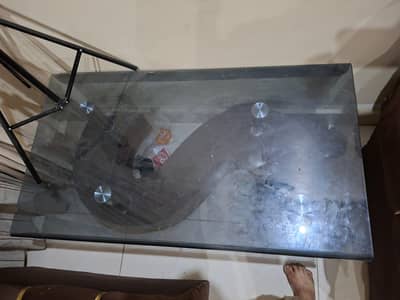 stylish Selling a set of 2 glass center tables.