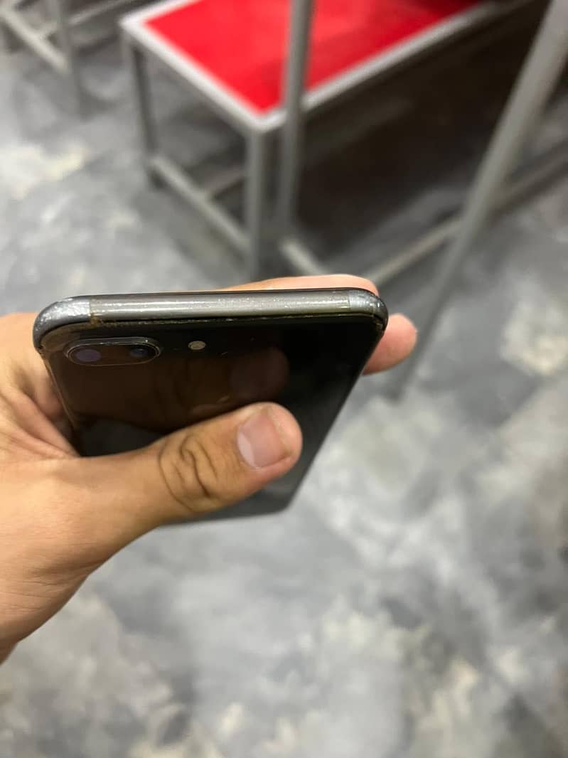 Apple iPhone 8 Plus 1