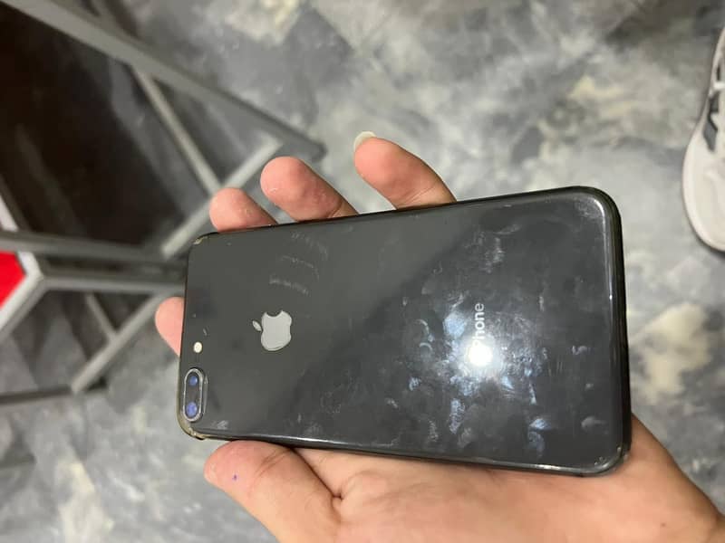 Apple iPhone 8 Plus 2