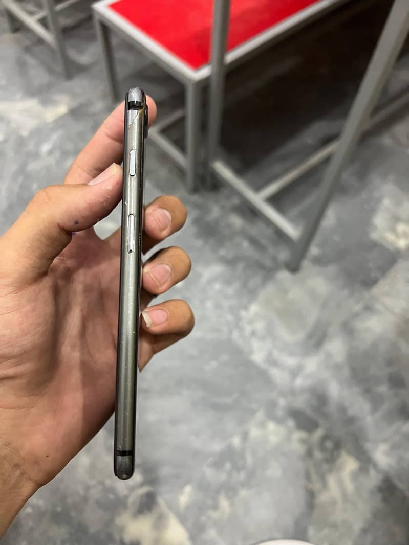 Apple iPhone 8 Plus 4