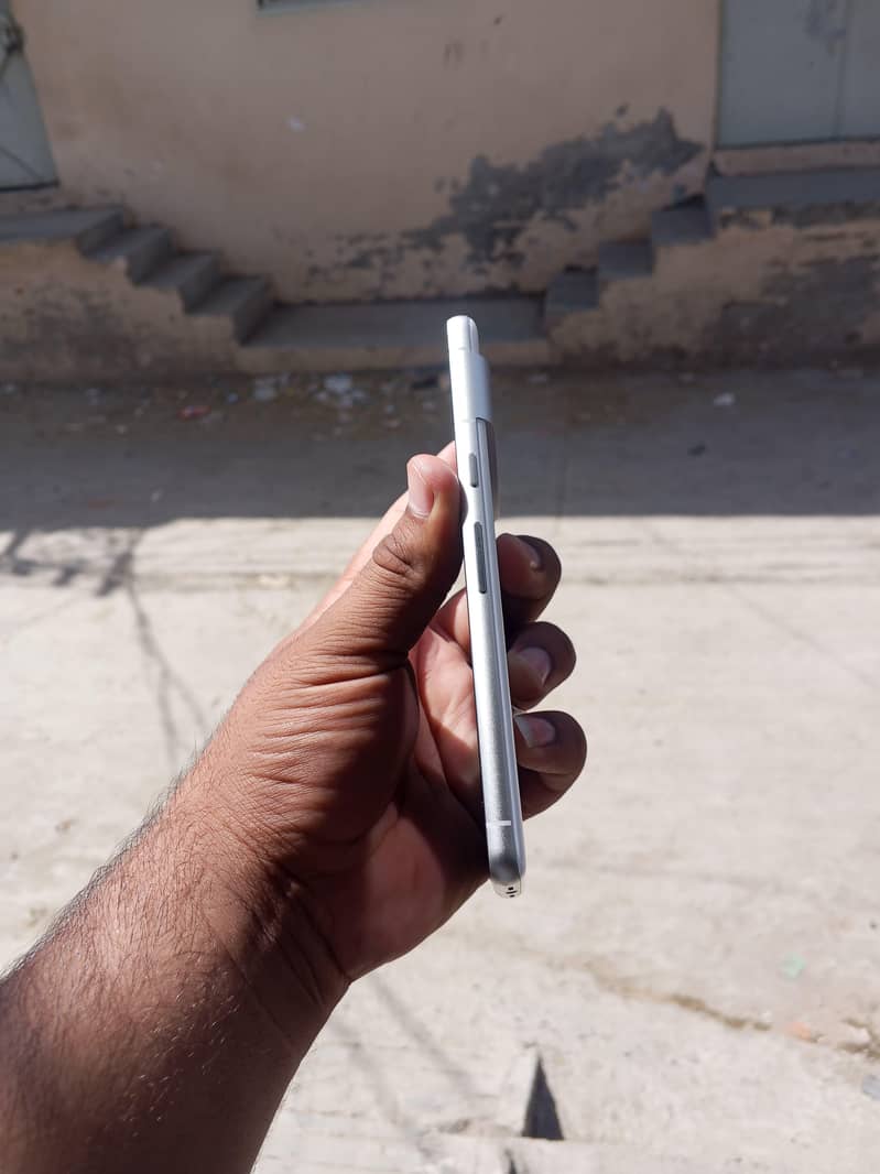 Google Pixel 7 4