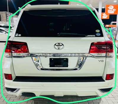 land cruiser V8 model 2020 colour pear white
