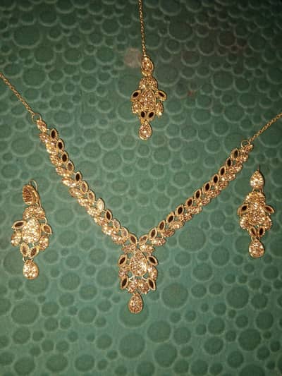 Elegant Gold-Tone Stone Necklace Set
