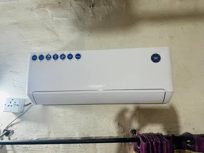 hundyai invetar ac 1 ton for sale urgent  only 3 month used