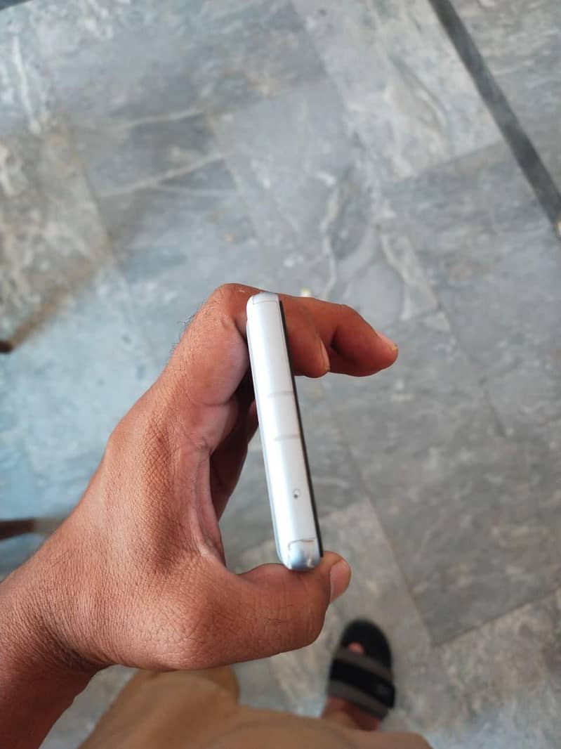 Google Pixel 7a 5