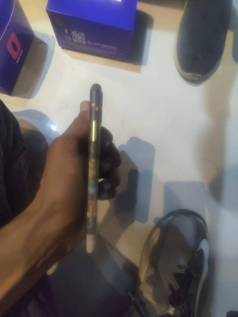 iPhone 11 0