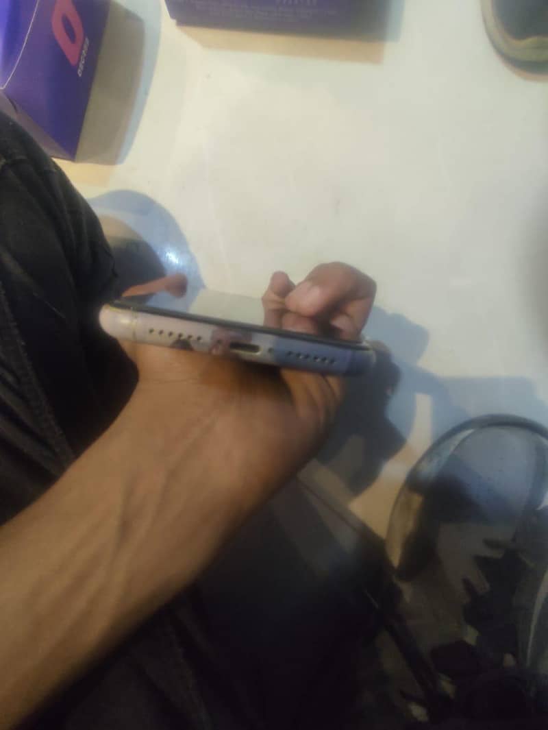 iPhone 11 3