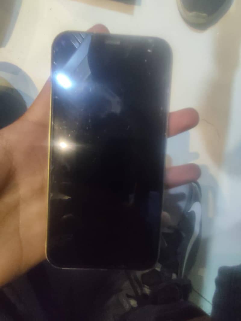 iPhone 11 4