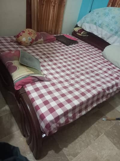 bed side table drasing mattress