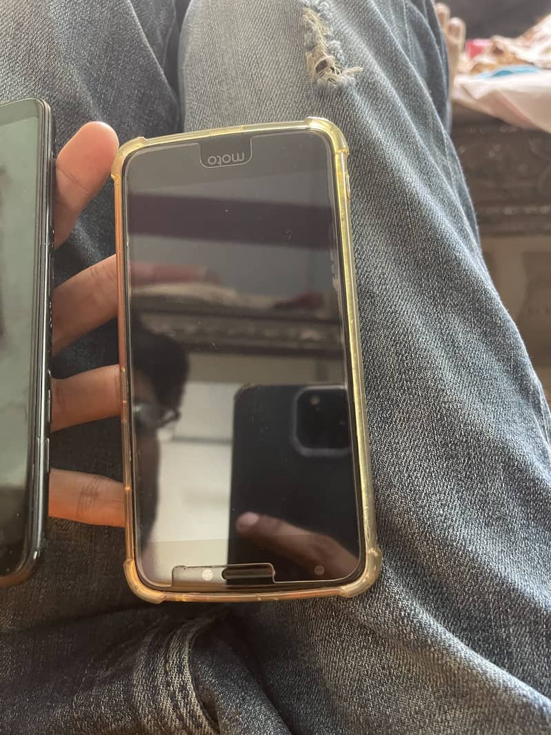 Moto E4 1