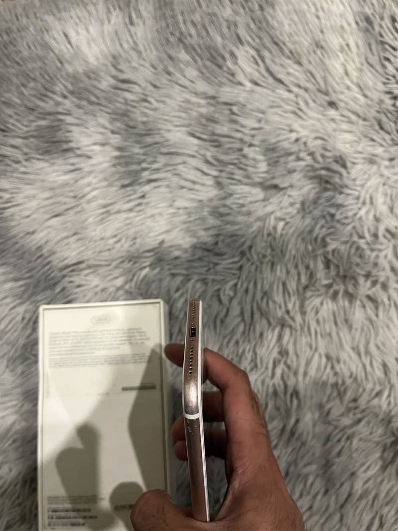 Apple iPhone 7 Plus 9