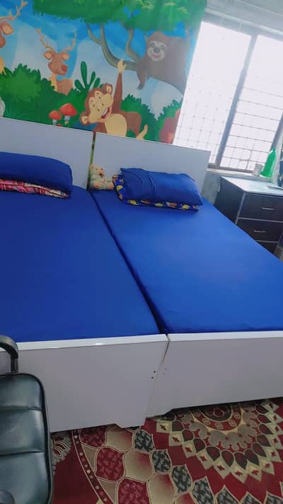 Single bed wooden 42*78 size bed