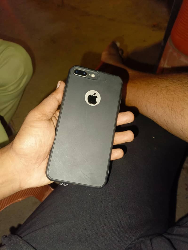 Apple iPhone 7 Plus 0