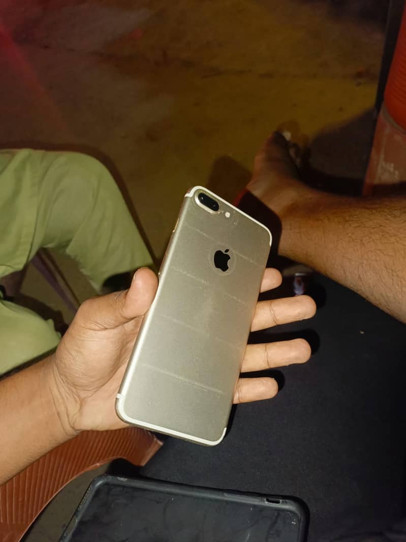 Apple iPhone 7 Plus 1
