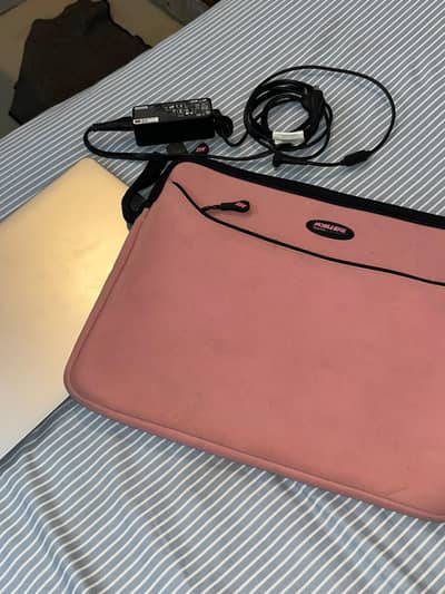 Lenovo IdeaPad 1 + Original Charger + Laptop Bag