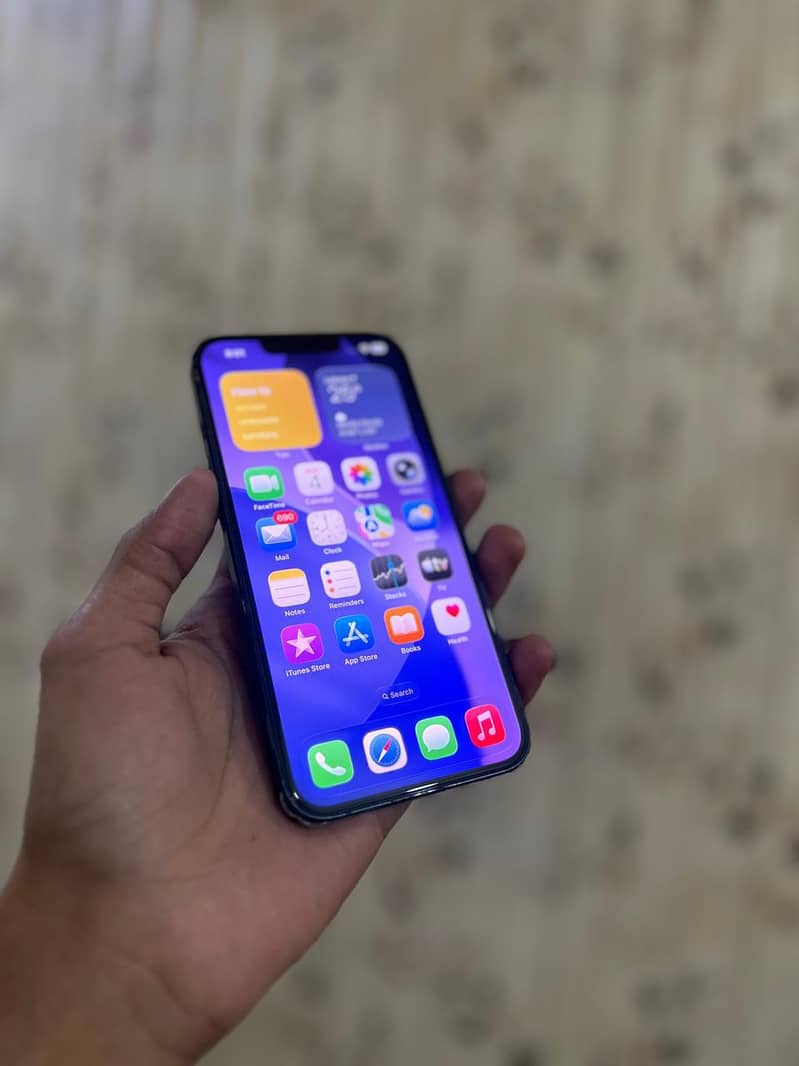 iPhone 13 0
