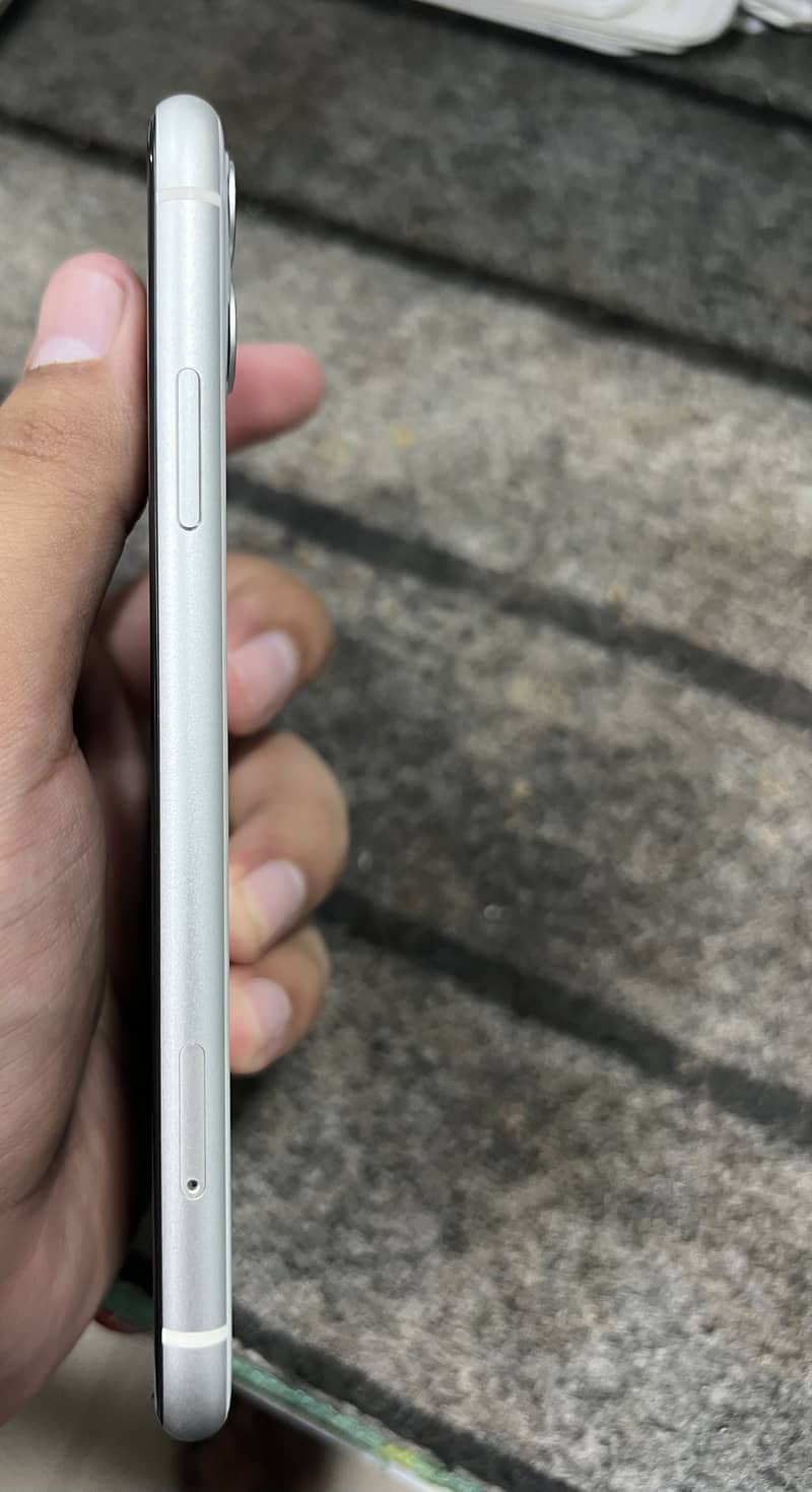 Apple iPhone 11 3